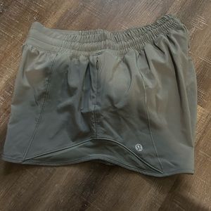 Lululemon 4in Hotty Hot Shorts in dark gray